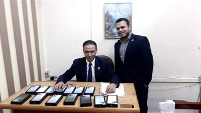 إحباط محاولة تهريب هواتف محمولة بمطار القاهرة الدولي