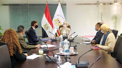 وزيرة البيئة تبحث مع برنامج الأمم المتحدة الإنمائى مشروعات إدارة المخلفات الصلبة البلدية وتغير المناخ