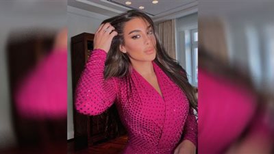 ياسمين صبري تشعل مواقع التواصل بفستان أحمر ناري (صور)