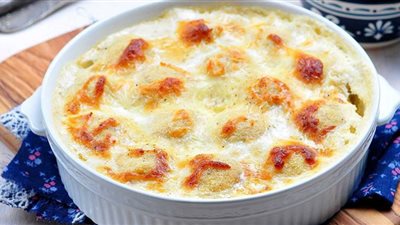 اكسري الروتين.. طريقة عمل صينية بطاطس بالدجاج والجبن