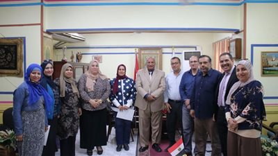 وكيل تعليم بني سويف يكرم ادارة التدريب والمشاركين في اعداد الحقائب التدريبية