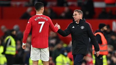 كريستيانو رونالدو على مقاعد بدلاء مانشستر يونايتد أمام بيرنلي