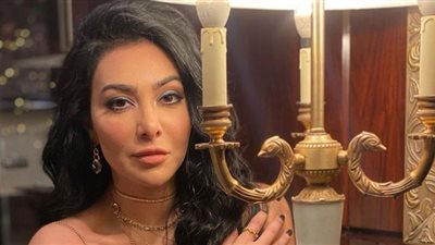 بعد تعافيها من كورونا.. ميرهان حسين تستعرض أنوثتها ببنطال ممزق