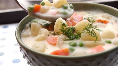 صحية ولذيذة.. طريقة تحضير شوربة خضار بالزبادي