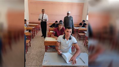 طلاب الثانوية الأزهرية يؤدون امتحان الأدب والنصوص والمطالعة
