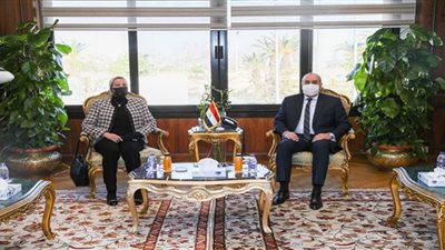 وزيرا البيئة والطيران المدنى يناقشان الاستعدادات الخاصة لمؤتمر COP27