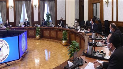 مدبولي يستعرض مقترحًا لإنتاج مليون متر مكعب يومياً من المياه المحلاة