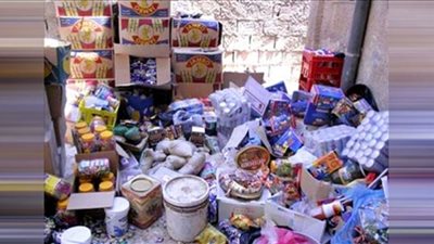 ضبط صاحب مخزن بحوزته طنا مواد غذائية فاسدة بالتجمع