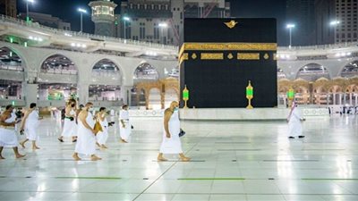 الإفتاء توضح حكم الشك في عدد أشواط الطواف