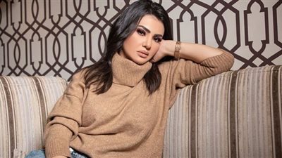 بالصور| الإحتشام يعكس جمال دينا فؤاد في العرض الخاص لفيلم 