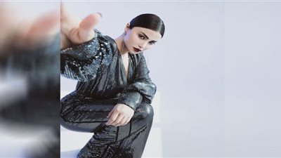 بالشيفون الشفاف.. هدى الإتربي تستعرض أنوثتها في أحدث جلسة تصوير