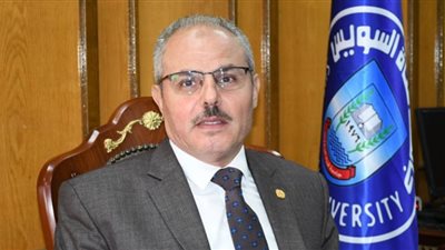 رئيس جامعة قناة السويس يستعرض تقريرحصيلة التصحيح الإلكتروني بكليات التربية والآداب والتجارة .. والإختبارات الإلكترونية بالكليات