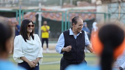 رئيس الإسماعيلي يدعم الكرة النسائية بالنادي