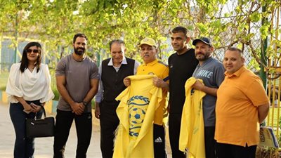 الإسماعيلي يلبي رغبة مشجع مريض بجلطة