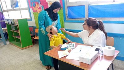 الكشف علي ٤٠٧ مواطنين في قافلة طبية بإيتاي البارود