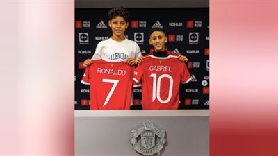 ابن كريستيانو رونالدو يوقع عقدا احترافيا مع مانشستر يونايتد