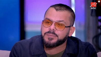 منذر رياحنة يبكي بسبب موقف له مع أحمد عز: قالي يا غبي مفيش منك اتنين (شاهد)