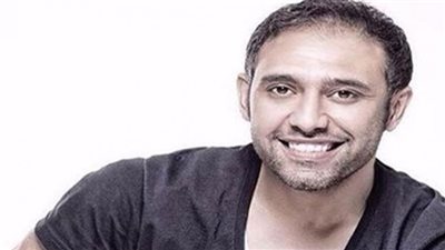 أمير طعيمة أول الحاضرين عزاء والدة عمرو مصطفي