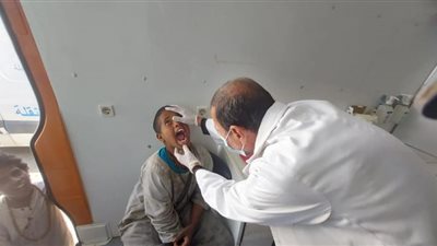 الكشف الطبى على 158 مواطن بقري البحر الأحمر
