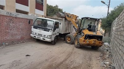 حملة لإزالة الإشغالات والنظافة العامة بالقنطرة شرق في الاسماعيلية