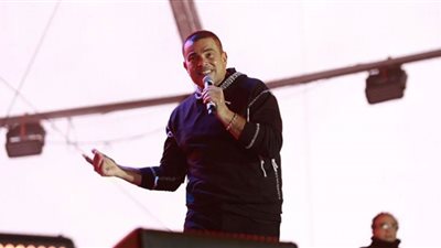 عمرو دياب يشعل أجواء المنارة بـ حفل كامل العدد (صور)