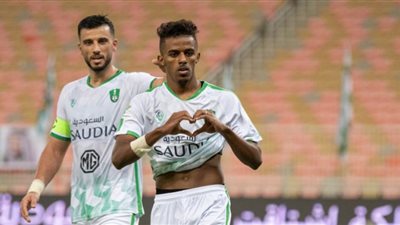 مدرب الأهلي السعودي يطلب تجهيز نجمه لمباراة الشباب