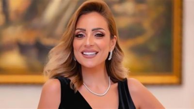 بإطلالة جذابة.. ريم البارودي تخطف الأنظار في أحدث جلسة تصوير (صور)