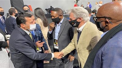 وزير الرياضة يلتقي رئيسي الإتحادين الدولي والأفريقي لكرة السلة خلال افتتاح مونديال الأندية