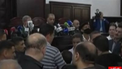 المتهم بقتل الطالبة نيرة أشرف يجهش بالبكاء أمام المحكمة (فيديو)