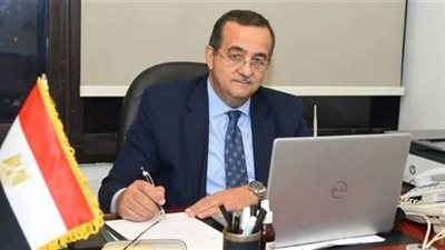 مساعد وزيرة الهجرة يكشف مشاكل الدارسين بالخارج النفسية