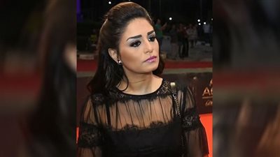 بالشعر الأحمر منة فضالي تتألق (صور)