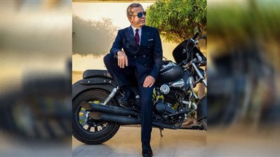 رفقة ليلى علوي وإلهام شاهين| شريف منير يتألق ببدلة كلاسيكية في مهرجان الدوم