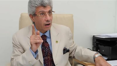 الحبس سنة مع الشغل لفني «موبيلات» سرق صور فتاة وابتزها جنسيًا