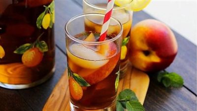للتجديد.. طريقة عمل شاي بالخوخ المثلج