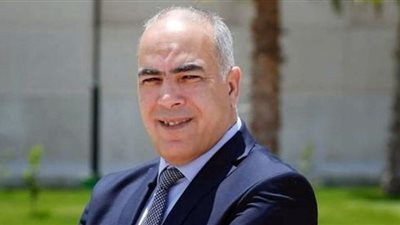 نائب رئيس الجامعة اليابانبة يتفقد لجان الامتحانات