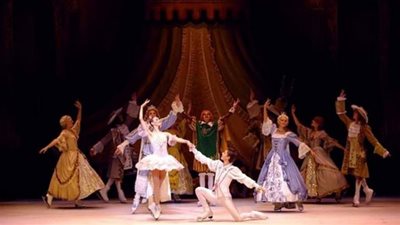 رئيس الاوبرا : 20 فنانا يؤدون سندريلا وبحيرة البجع باسلوب يمزج الباليه والتزحلق على الجليد