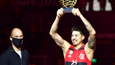 لوكاس مارتينيز أفضل لاعب في كأس العالم للأندية لكرة السلة