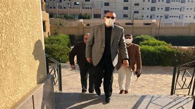 محافظ الشرقية يُفاجئ العاملين بالوحدة الصحية بالسعدية بمركز أبو حماد