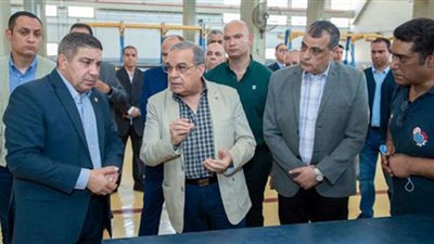 وزير الإنتاج الحربي يتفقد شركتي أبو زعبل للصناعات المتخصصة والكيماويات