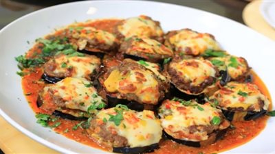 بالخطوات.. طريقة عمل أقراص باذنجان بالكفتة