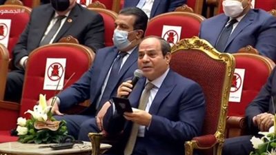 شاهد.. ماذا طلب الرئيس السيسي من مراسل سى إن إن في مؤتمر إيجبس 2022؟
