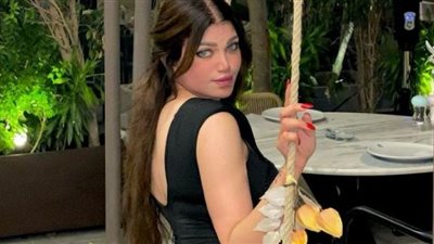 ياسمين الخطيب تتألق ببنطلون أخضر في أحدث ظهور (صور)