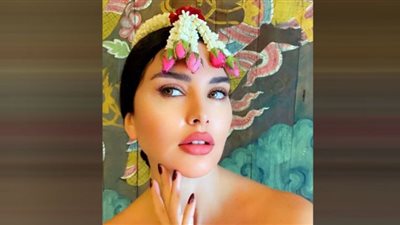 لاميتا فرنجية تميل للجرأة في عيد الحب