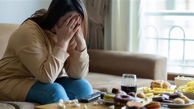 أدلة في الدماغ تربط بين الألم المزمن وسلوك الأكل المضطرب