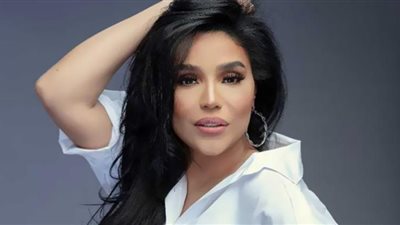 أمينة تحتفل بعيد الحب بمكياج صاخب (صور)