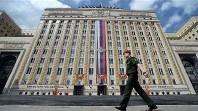 الدفاع الروسية تعلن بدء عودة قواتها إلى قواعدها في المنطقتين الجنوبية والغربية