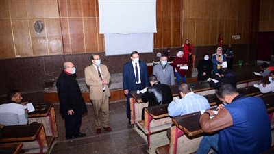 2925 متقدم لـ وظيفة محصل بشركة المياه يؤدون الاختبارات التحريرية بجامعة سوهاج