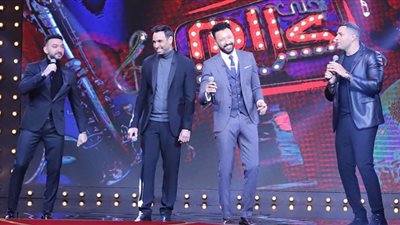 فرقة واما مع أحمد فهمي في 