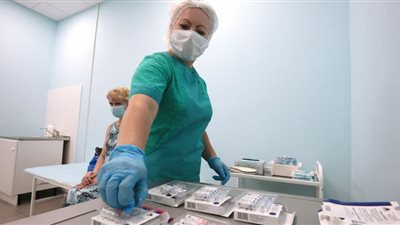 موسكو.. بدء تجربة سريرية للقاح أنفي آخر ضد كوفيد