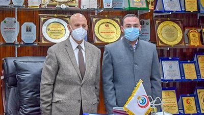 وكيل وزارة الصحة بالشرقية يهنئ الصيدلي أحمد حسام الدين لاختياره بالبرنامج الرئاسي لتأهيل الشباب